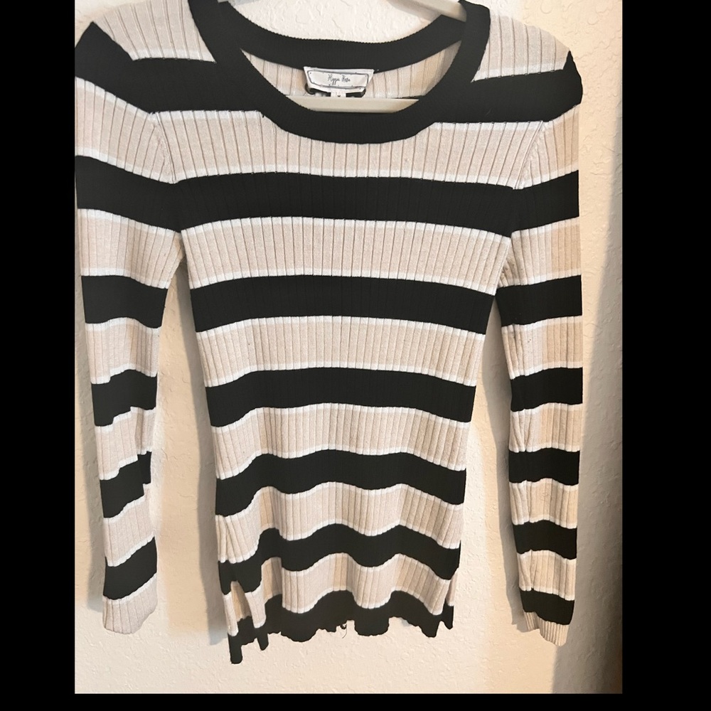 Hippie Rose brand. Light sweater, size medium